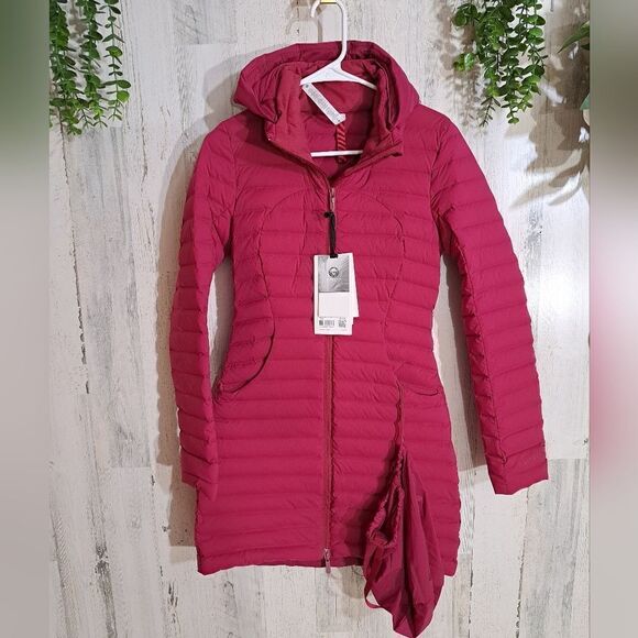 Lululemon Pack It Down Puffer Jacket in Pomegranate with carry bag - Picture 10 of 16